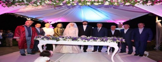 Başbakan Yardımcısı Arınç nikah şahidi oldu Başbakan Yardımcısı Arınç nikah şahidi oldu