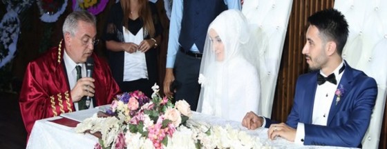 Zeynep Elif Kızıltepe ve Erdem Yılmaz Çifti Dünya Evine Girdi Zeynep Elif Kızıltepe ve Erdem Yılmaz Çifti Dünya Evine Girdi