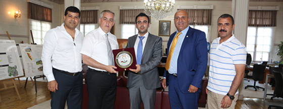 Filistin Dostluk Derneği'nden İki Anlamlı Plaket Filistin Dostluk Derneği'nden İki Anlamlı Plaket