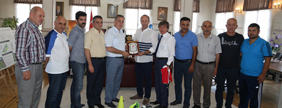 Başkan Aydın İstedi Makedonya'daki Türkler Futbol Takımı Kurdu Başkan Aydın İstedi Makedonya'daki Türkler Futbol Takımı Kurdu