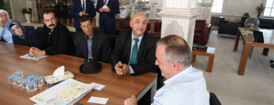 Suriyeli Öğrenci Sevincini Resme Döktü Suriyeli Öğrenci Sevincini Resme Döktü