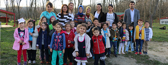 Minik Yüreklerin Hayvan Sevgisi Minik Yüreklerin Hayvan Sevgisi