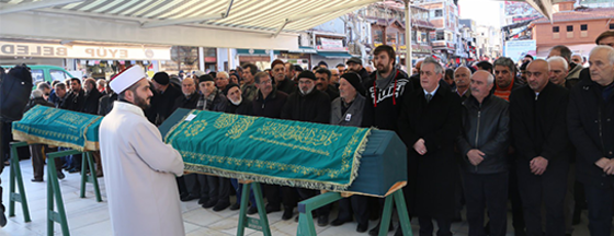 Başkan Aydın, Eyüp Sultan Camii'nde Cenazeye Katıldı Başkan Aydın, Eyüp Sultan Camii'nde Cenazeye Katıldı