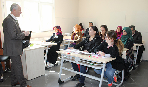 Ücretsiz KPSS Kursu'nda Dersler Başladı Ücretsiz KPSS Kursu'nda Dersler Başladı