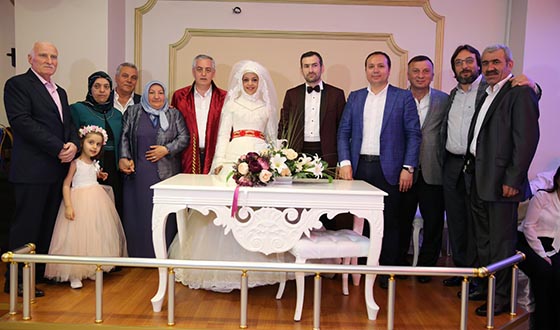 Sarıtaş ve Ergen Ailelerinin Mutlu Günü Sarıtaş ve Ergen Ailelerinin Mutlu Günü