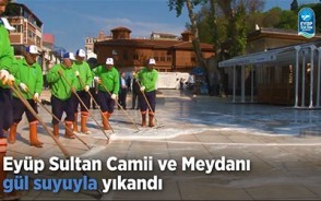 Eyüpsultan Camii ve Meydanı gül suyuyla yıkandı