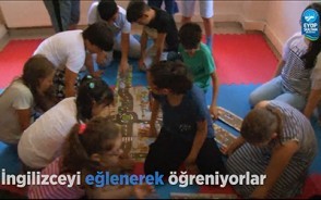 İngilizceyi eğlenerek öğreniyorlar