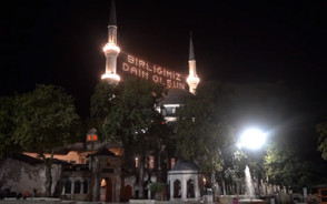 Eyüpsultan Camii Meydanı'nda Sabaha Kadar Nöbet Eyüpsultan Camii Meydanı'nda Sabaha Kadar Nöbet