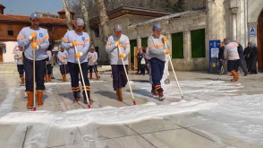 Gül suyuyla yıkanan Eyüp Sultan Camii Ramazan ayına hazır